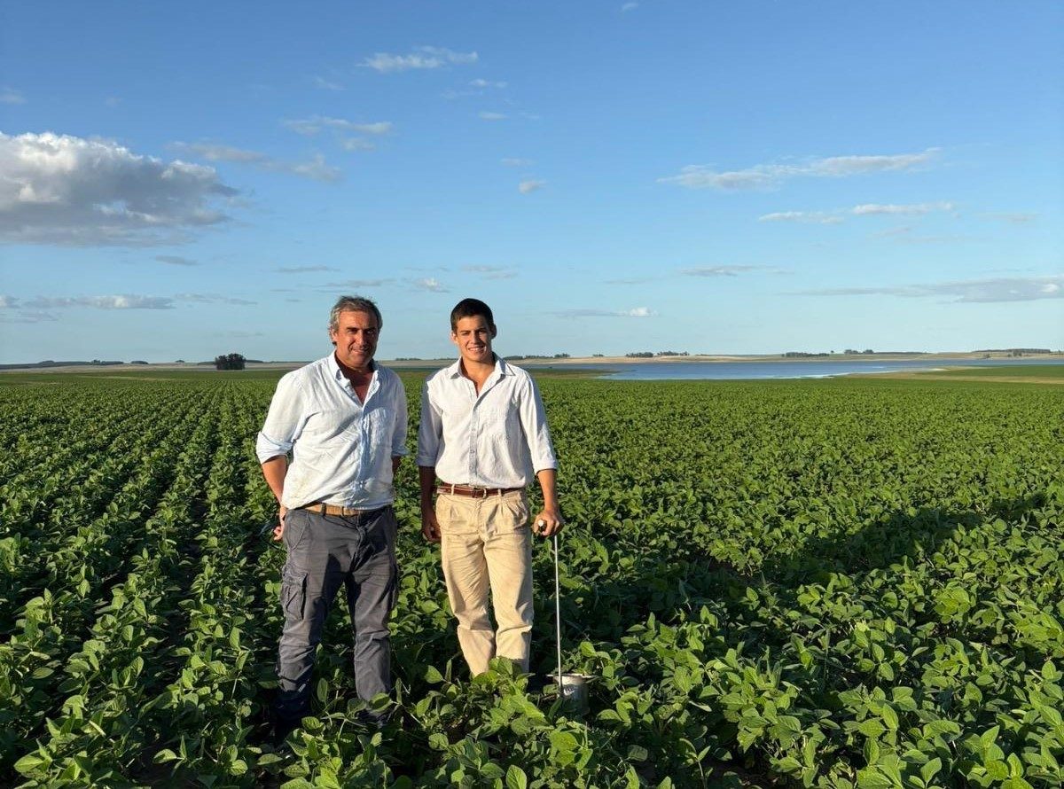 Our partners in Uruguay in a soybean field